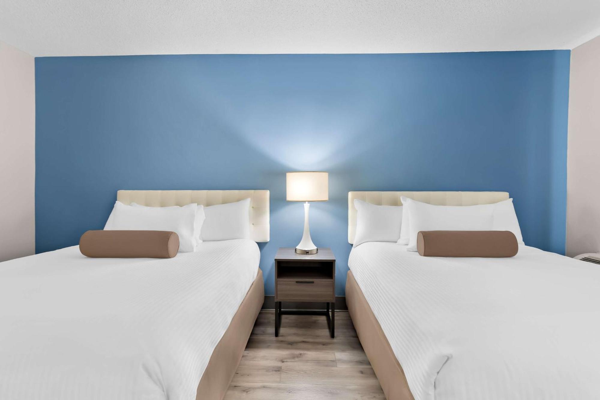 Surestay Plus By Best Western Уиндзор Екстериор снимка