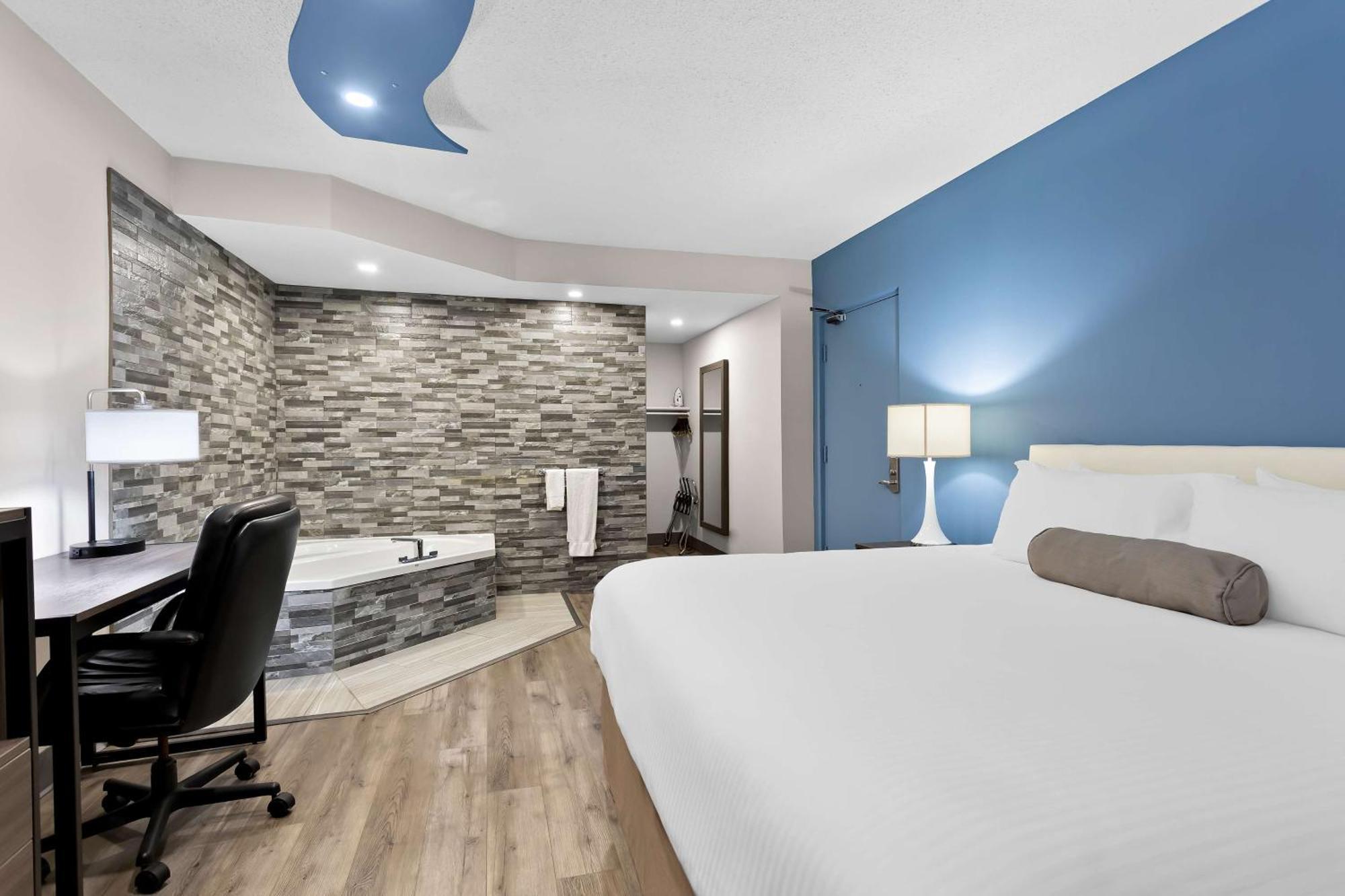 Surestay Plus By Best Western Уиндзор Екстериор снимка
